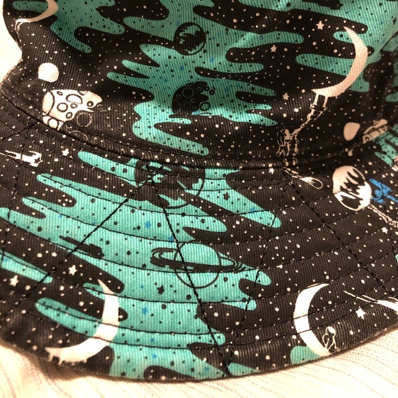 Herschel Bucket Hat - Picture 4 of 5